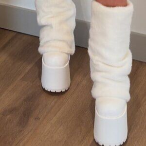 Snuggle Wonderland Platform Boots - White